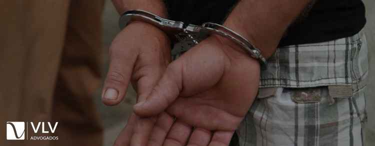 O impacto psicológico de ter familiar preso em flagrante 1 Imagem representando o impacto psicológico de ter familiar preso em flagrante.