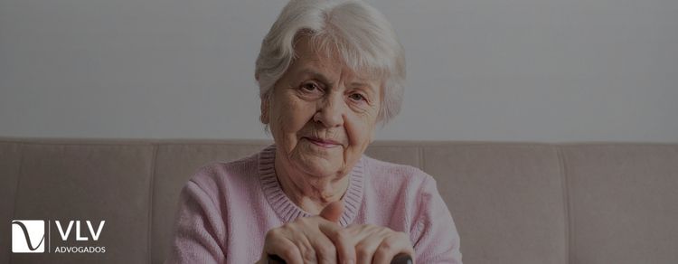 “Não consigo pagar as contas”: desabafo de uma aposentada 1 Imagem representando aposentada.