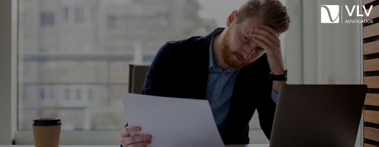 O choque de Pedro ao ser intimado por estupro 1 Imagem representando intimado por estupro.