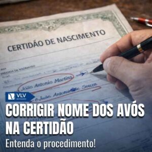 Você corrige o nome dos avós por meio da retificação de registro civil.