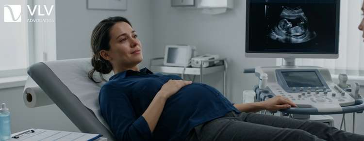 Dispensa para consulta e exame da gestante 1 imagem representando consulta e exame da gestante