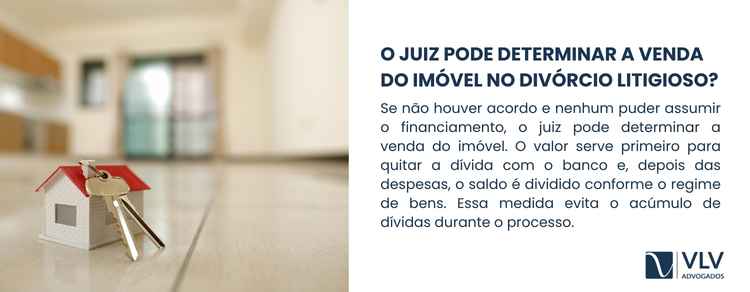Divórcio litigioso com imóvel financiado 2 Quando não há acordo e nenhum dos dois consegue assumir o financiamento sozinho, o juiz pode determinar a venda do imóvel como forma de viabilizar a partilha.