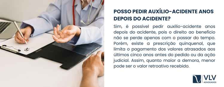 Será que tenho prazo para auxílio-acidente? Entenda 2 Sim, é possível pedir auxílio-acidente anos depois do acidente. Isso ocorre porque o direito de solicitar a concessão do benefício, em regra, não se perde apenas pelo passar do tempo.