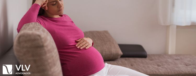 moça grávida representando licença-maternidade