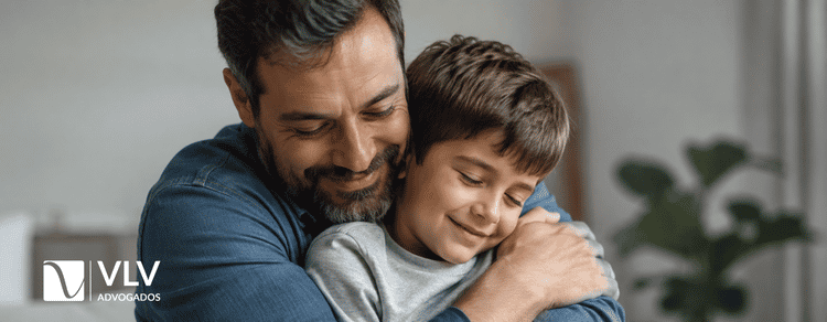 Guarda provisória: qual o procedimento e os requisitos? 2 imagem representando pai e filho em guarda provisória