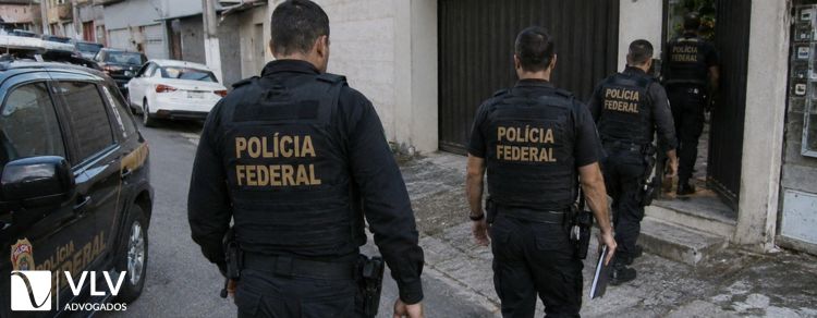 imagem da pf fazendo investigações na operação Cláudio Castro