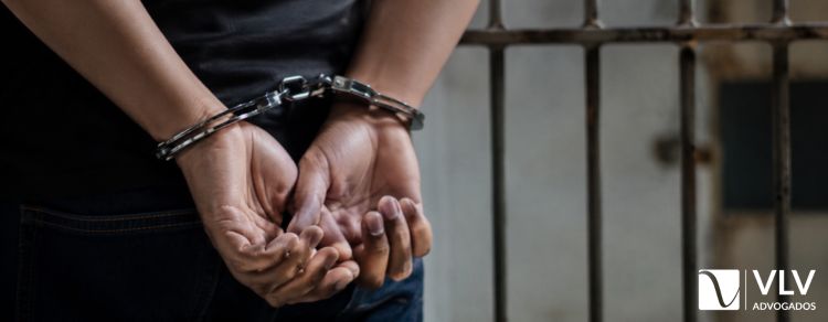 imagem representando vulnerabilidade feminina em caso de droga leva a presídio