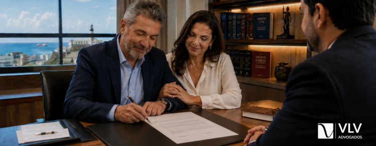 imagem representando casal em contrato de namoro
