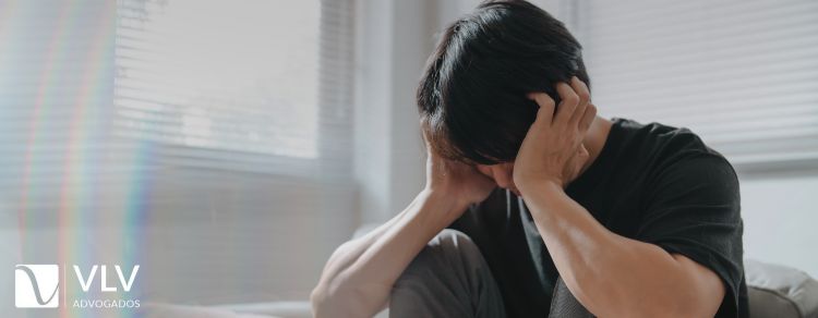 homem sofrendo de transtorno misto ansioso e depressivo CID F41.2