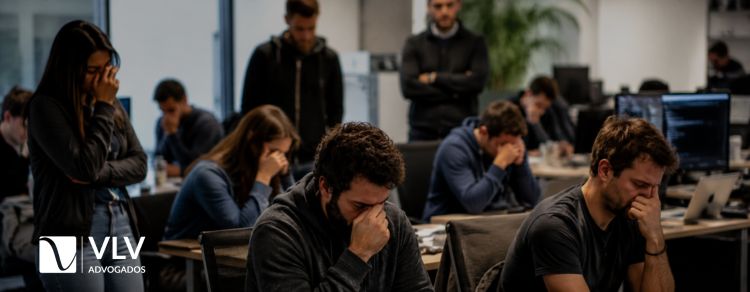 Substituição por IA pode gerar demissão em massa: o que diz a lei? 1 imagem representando profissionais sendo demitidos que foram substituidos por IA