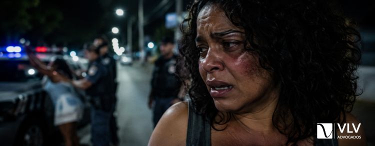“É só vir com marra que apanha”: quais são os limites de uma abordagem policial? 2 imagem representando mulher em abordagem policial na bahia