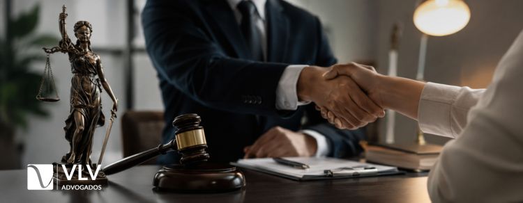 Virginia Fonseca está na mira da PF? Veja os detalhes sobre o caso! 3 imagem representando advogado dando a mão para cliente em caso similar a de virgínia fonseca