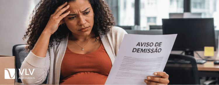 Demitida grávida: o que a lei garante e o que fazer 1 Mulher demitida grávida pesquisando seus direitos